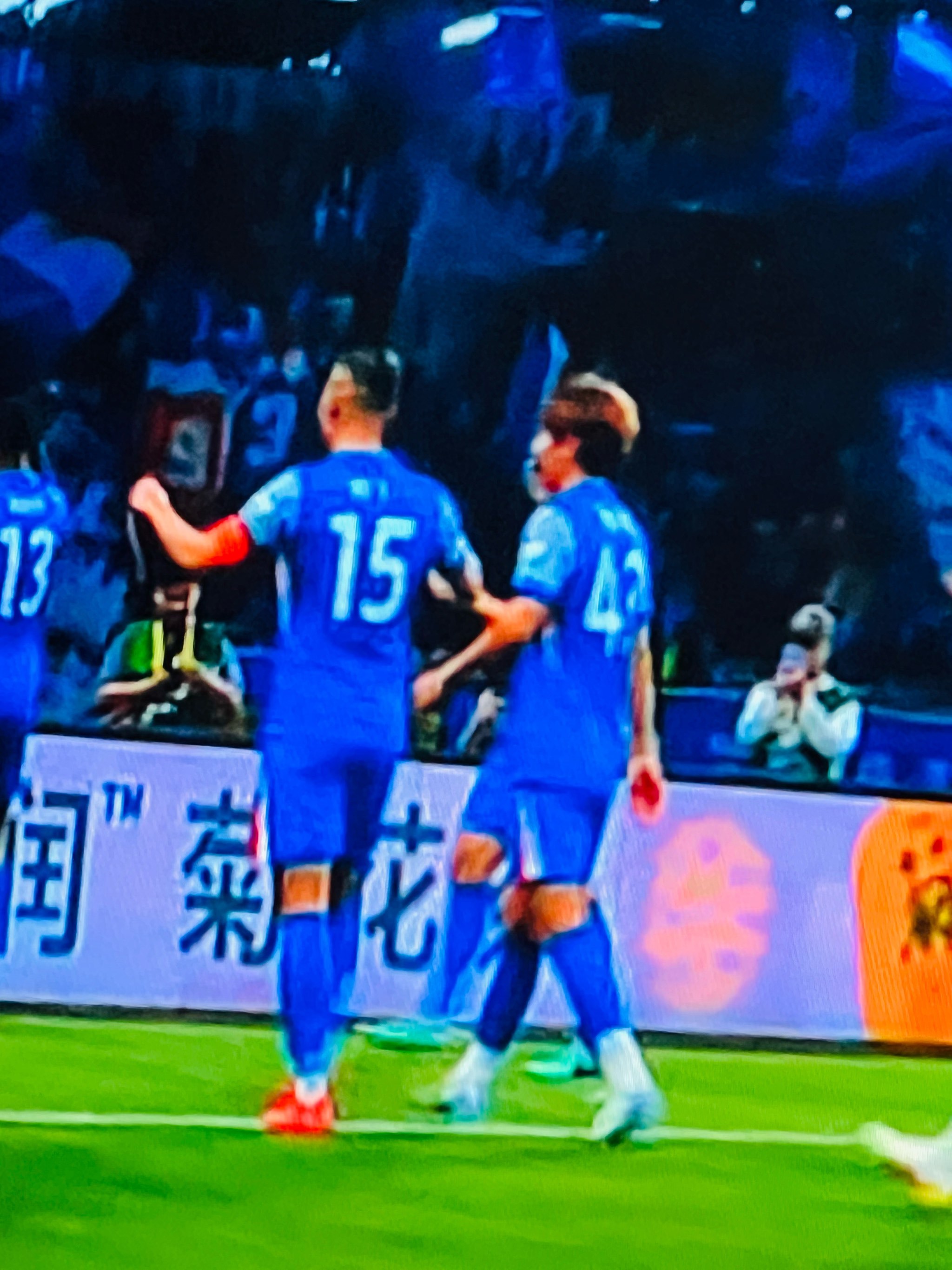  冰球公开赛，关中海豚队与中原铁骑队鏖战，VAR改判成焦点！传控打穿防线
