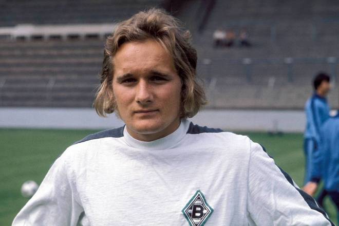 门兴格拉德巴赫发布备战花絮；转会期内部沟通；英超任务艰巨；团队化学反应显著(门兴格拉德巴赫vs多特蒙德)