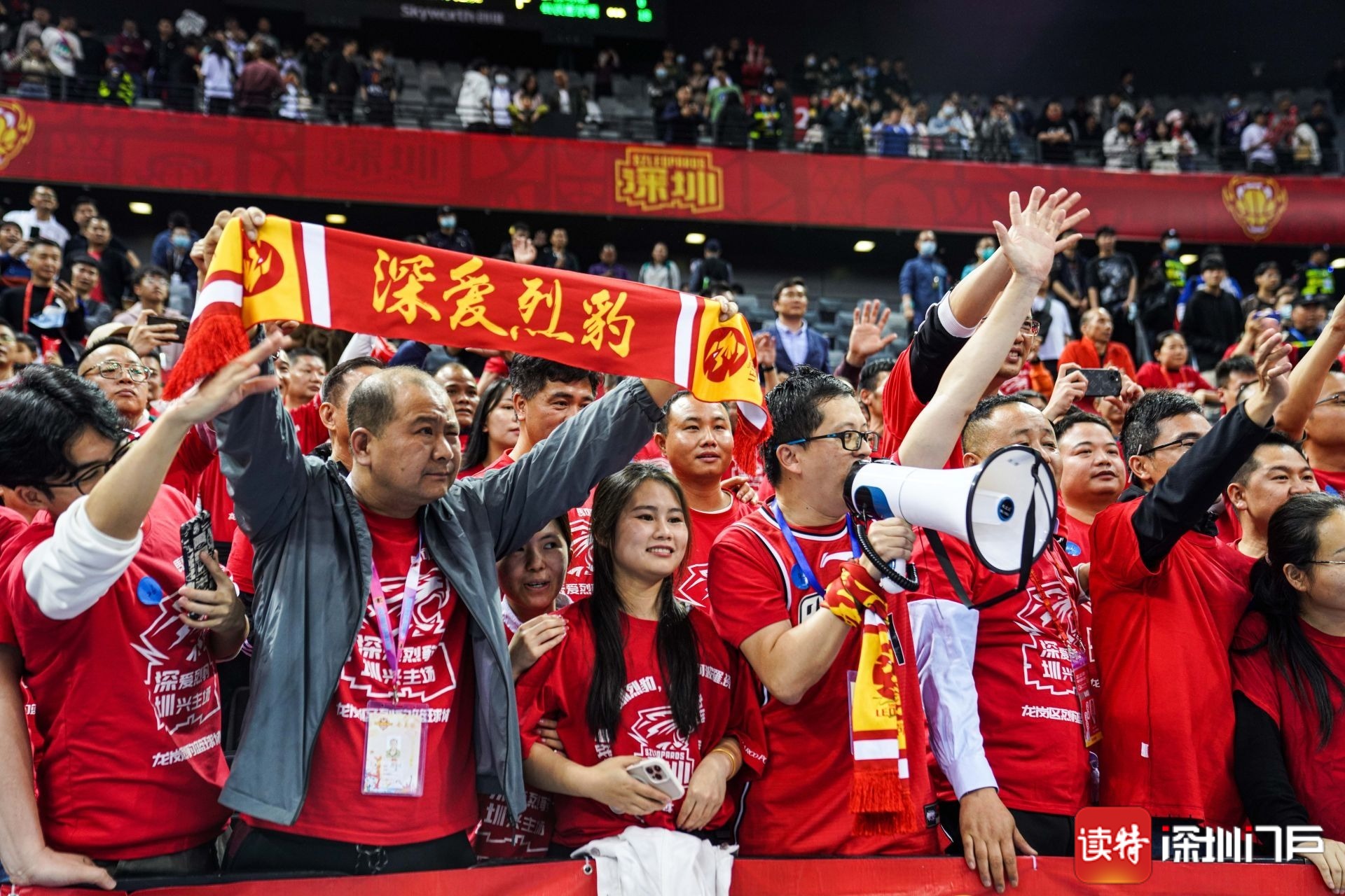 包含社区盾国际比赛日再迎强敌，深圳男篮再遭质疑，主帅态度：球迷炸锅，球队文化再被提及的词条