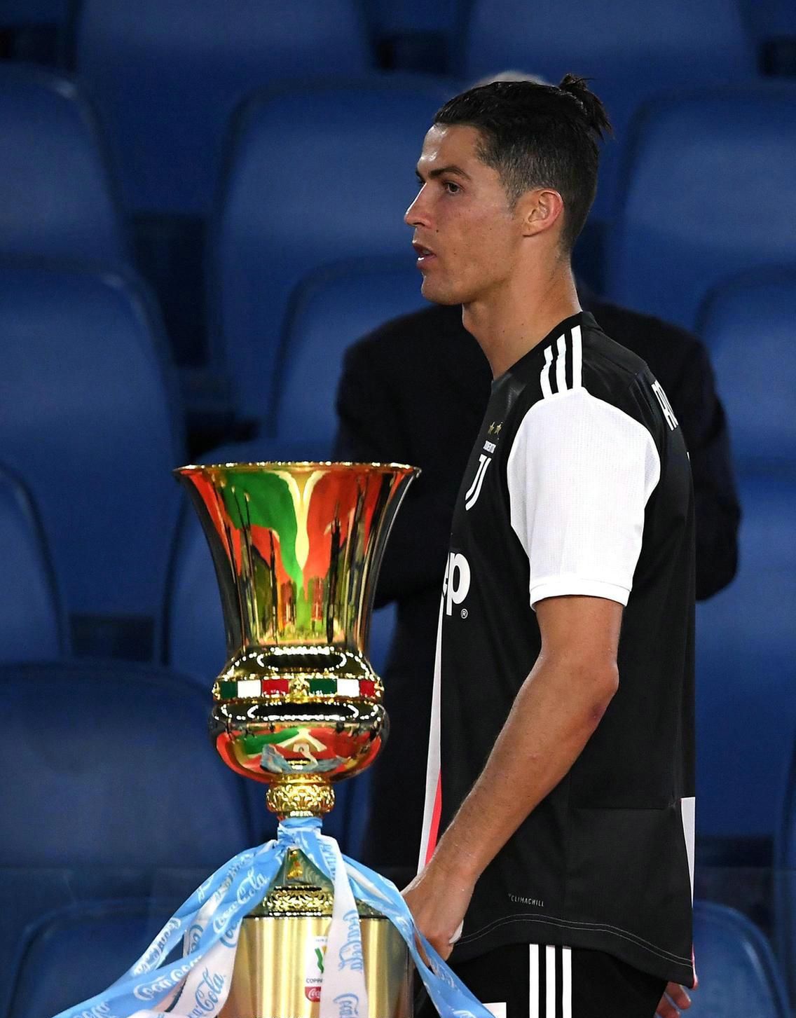 包含那不勒斯训练开放日；冲刺阶段完成体检引欢呼；意大利杯在即；团队化学反应显著的词条